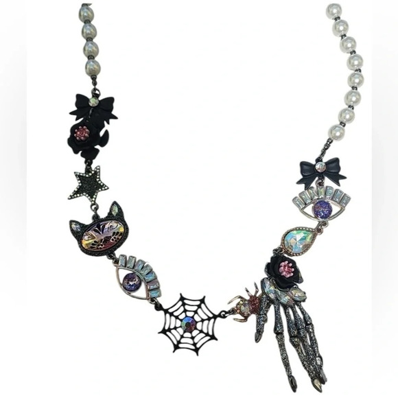 BETSEY JOHNSON Halloween Glam Vampire Revival Pearls & Charms Necklace NEW NWT - Picture 5 of 16